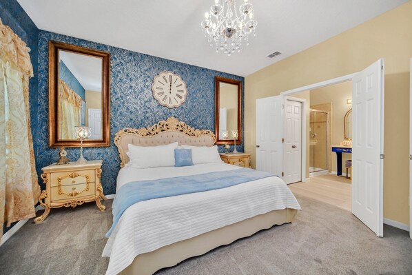 3 slaapkamers, een bureau, een strijkplank/strijkijzer, reisbedje