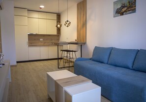 Exclusive-Apartment | Wohnbereich | 32-Zoll-Flachbildfernseher mit Kabelempfang