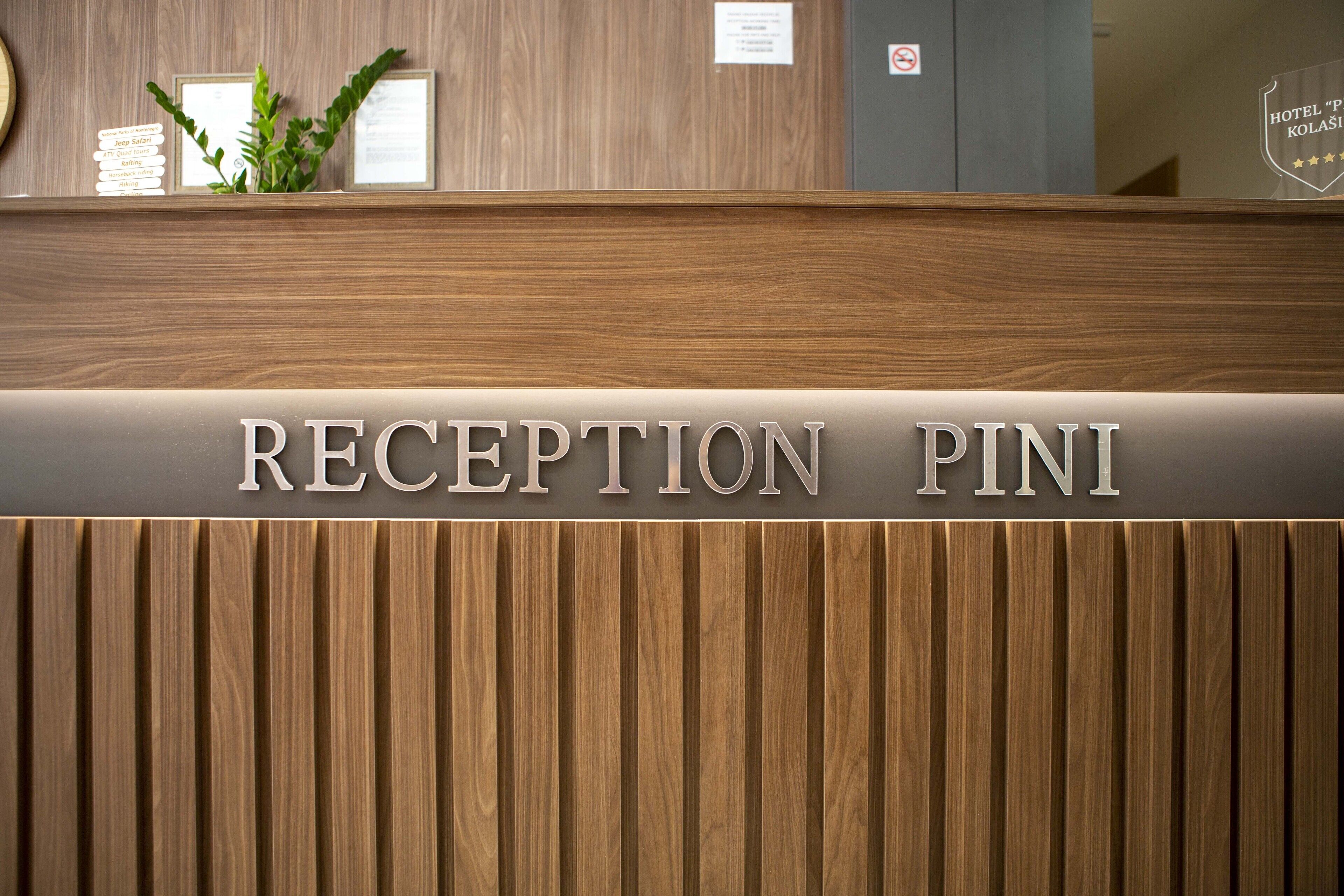 ฝ่ายต้อนรับ