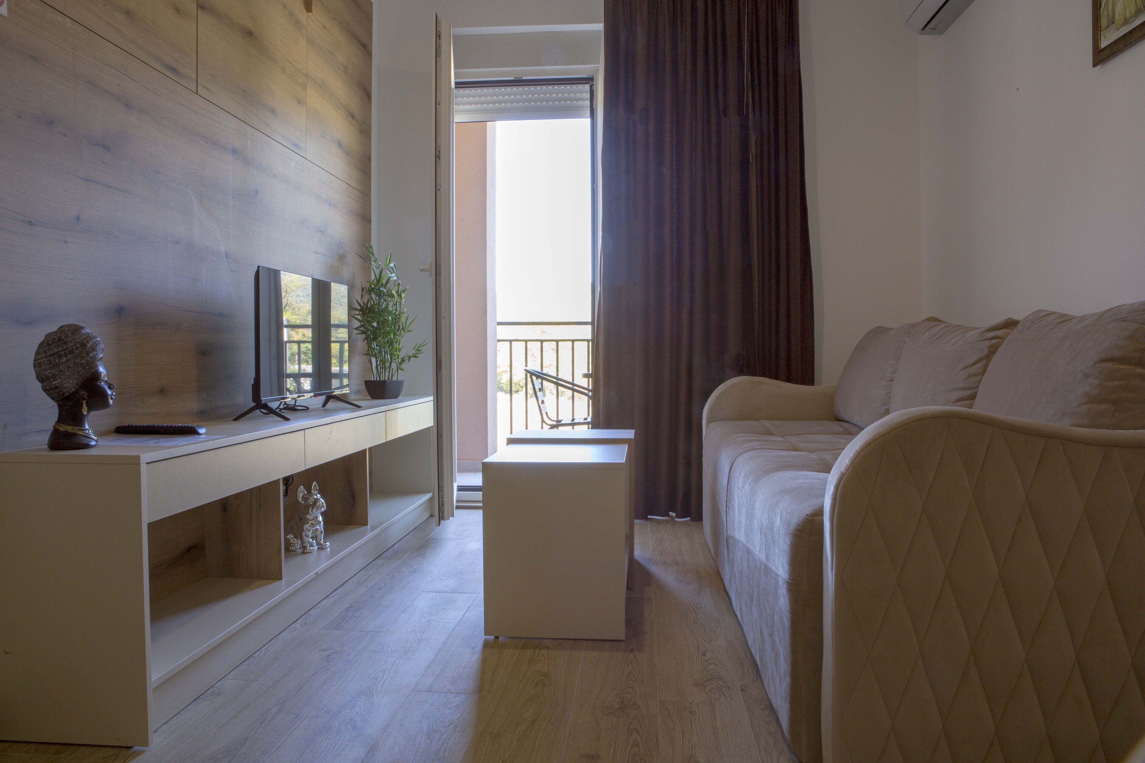 Elite Apartment | Living area | 32-inch flat-screen TV with cable channels