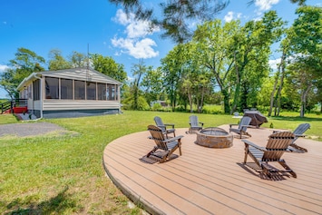 Rock Point Vacation Rental | 3BR | 1BA | Stairs Required | 800 Sq Ft