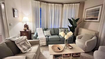 Smart TV, chimenea y videojuegos