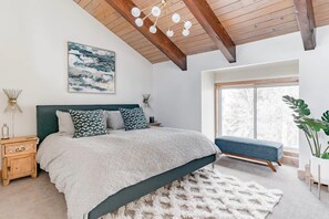 3 chambres, bureau, fer et planche à repasser, lit parapluie