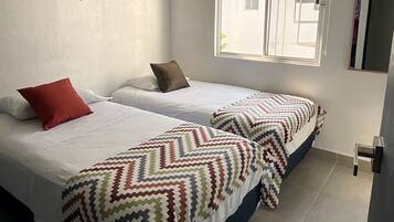 3 bedrooms, iron/ironing board, WiFi, bed sheets
