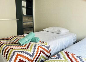 3 bedrooms, iron/ironing board, WiFi, bed sheets
