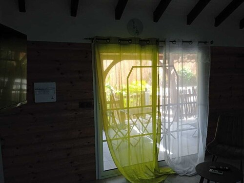 Bungalow ala Campagne Loin du Voisinage Fraicheur Nature Entoure de Verdure