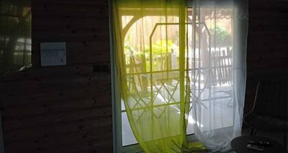 Bungalow ala Campagne Loin du Voisinage Fraicheur Nature Entoure de Verdure