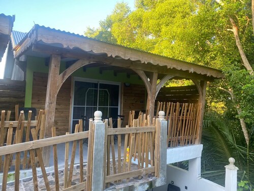 Bungalow ala Campagne Loin du Voisinage Fraicheur Nature Entoure de Verdure