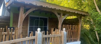 Bungalow ala Campagne Loin du Voisinage Fraicheur Nature Entoure de Verdure