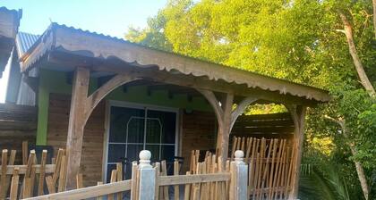 Bungalow ala Campagne Loin du Voisinage Fraicheur Nature Entoure de Verdure