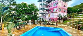 Utila Suite Sleeps 6