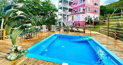 Utila Suite Sleeps 6