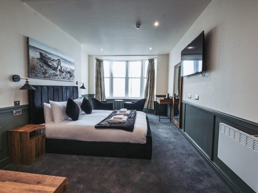 Comfort Double Room, Private Bathroom, Sea View | Iron/ironing board, free WiFi, bed sheets