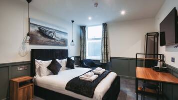 Standard Double Room | 1 bedroom, iron/ironing board, free WiFi, bed sheets