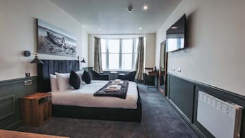 Executive Suite | 1 bedroom, iron/ironing board, free WiFi, bed sheets