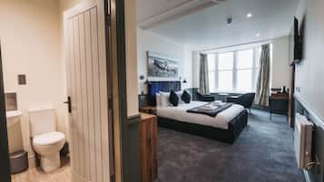 Doppia Comfort, bagno in camera, vista mare | Ferro/asse da stiro, Wi-Fi gratuito, lenzuola