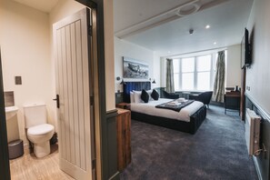 Comfort Double Room, Ensuite, Sea View | Iron/ironing board, free WiFi, bed sheets - The Royal Bar & Shaker (Morecambe)