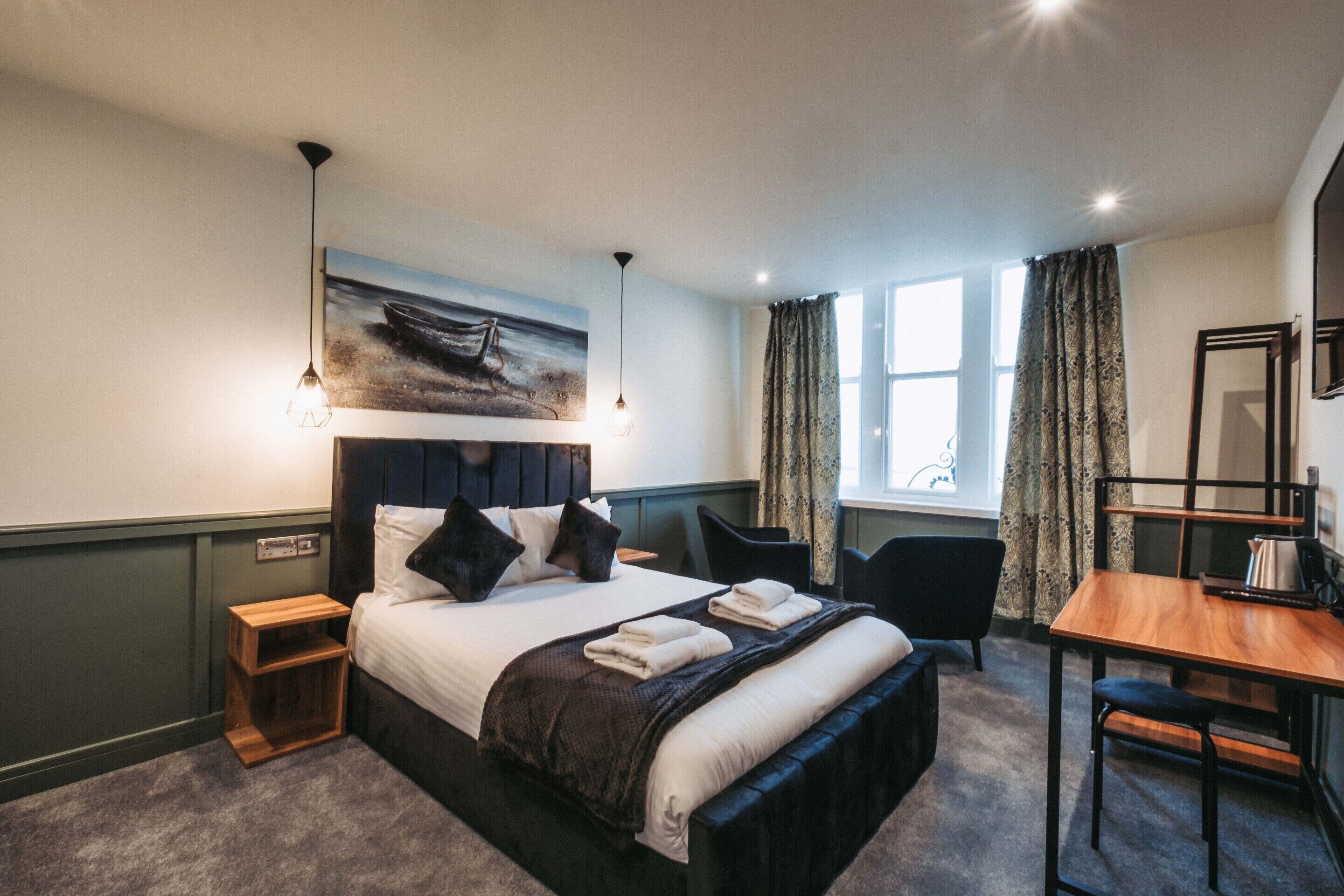 Comfort Double Room, Private Bathroom, Sea View | Iron/ironing board, free WiFi, bed sheets