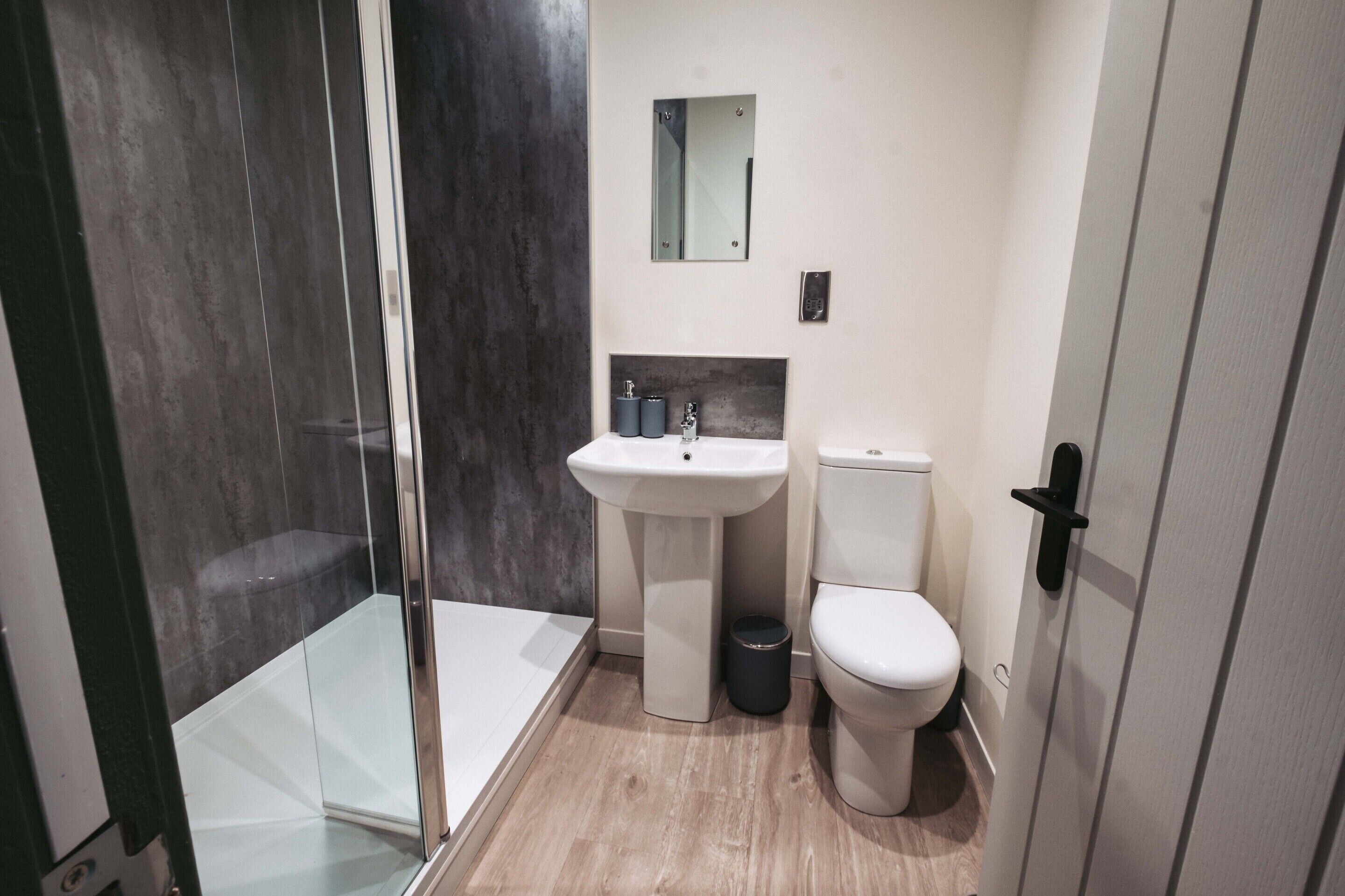 Comfort Double Room, Ensuite, Sea View | Iron/ironing board, free WiFi, bed sheets