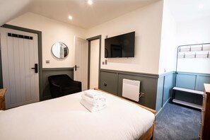 Comfort Double Room, Ensuite | Iron/ironing board, free WiFi, bed sheets - The Royal Bar & Shaker (Morecambe)