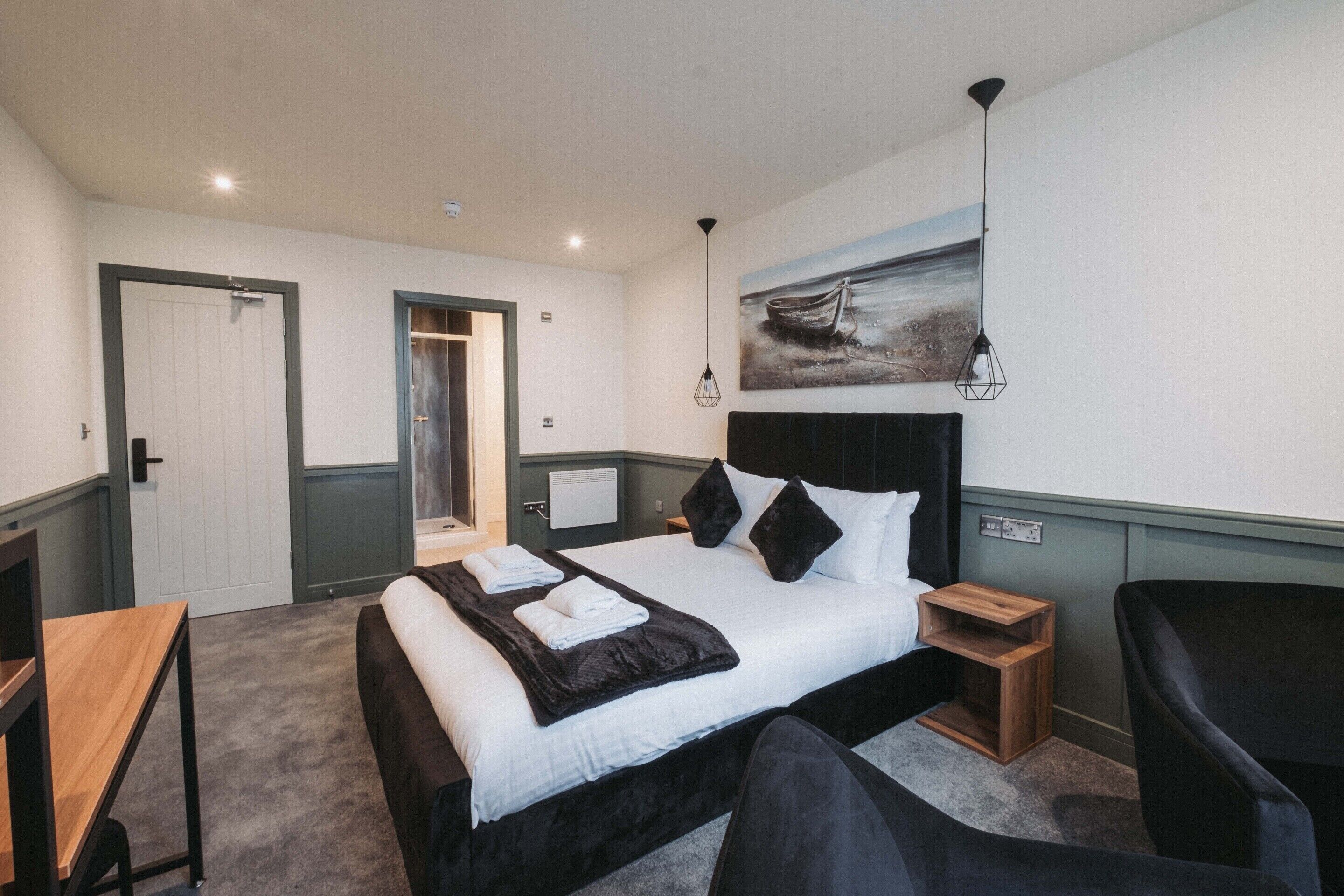 Iron/ironing board, free WiFi, bed sheets