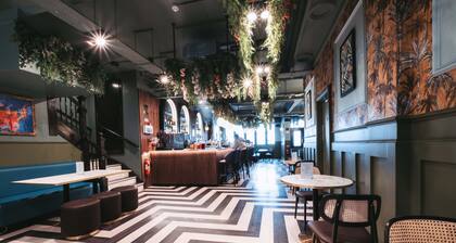 The Royal Bar & Shaker