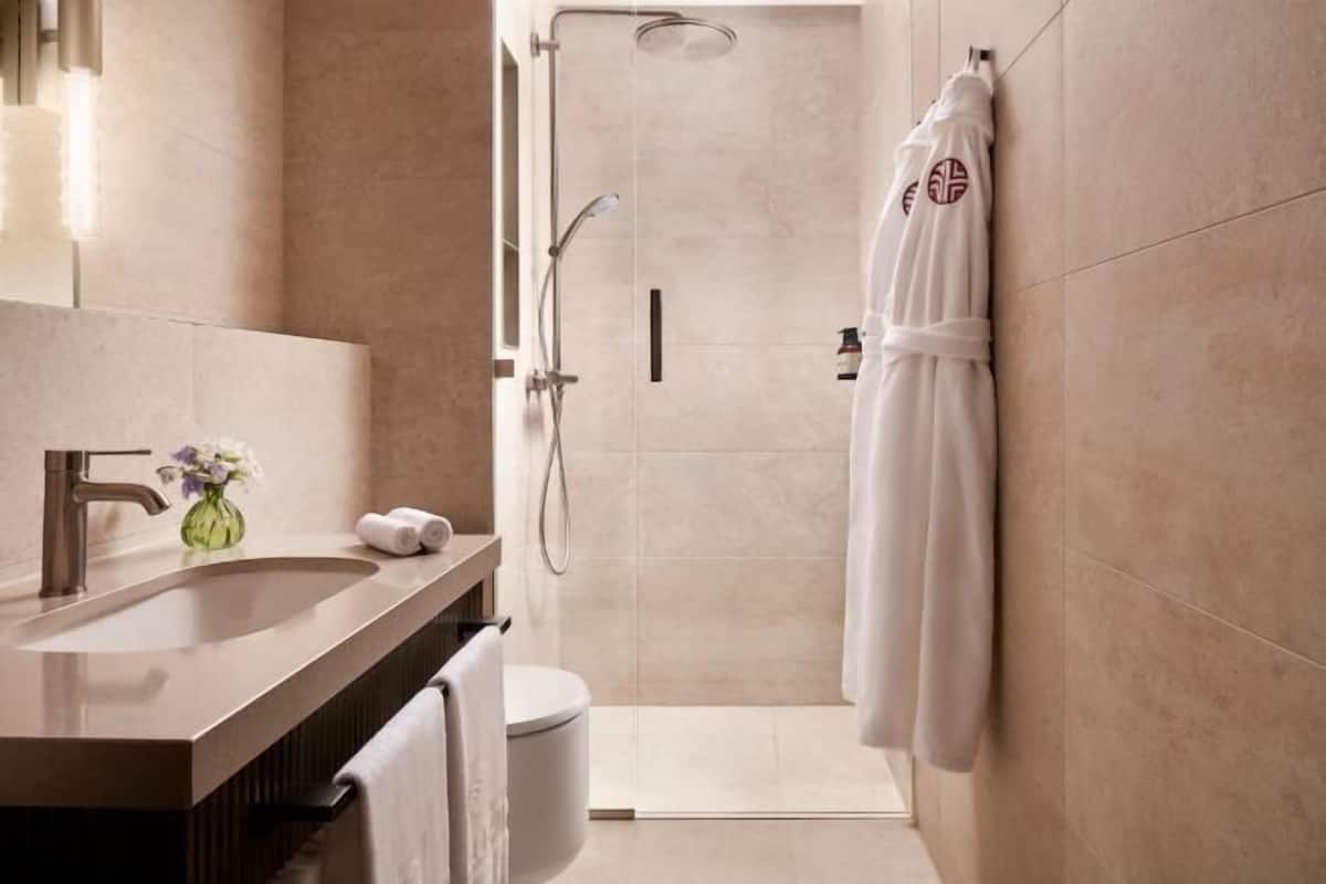 Kylpyhuone | Hiustenkuivaaja, kylpytakit, pyyhkeet, saippua