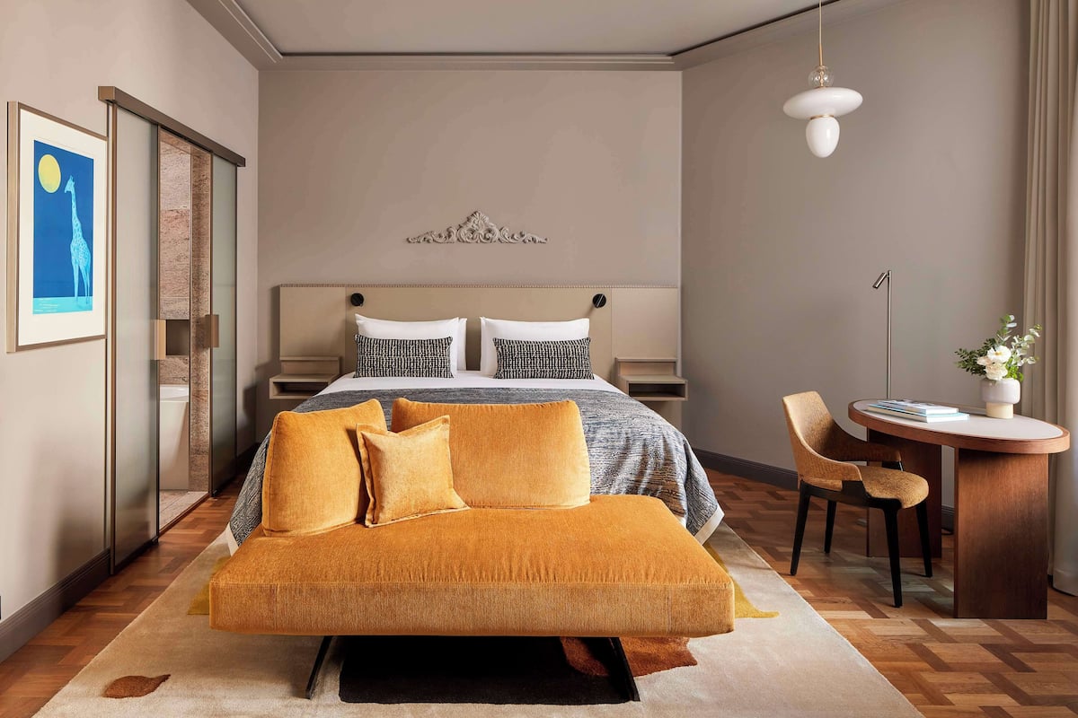 Premium Room (Extra Large) | 1 bedroom, premium bedding, minibar, in-room safe