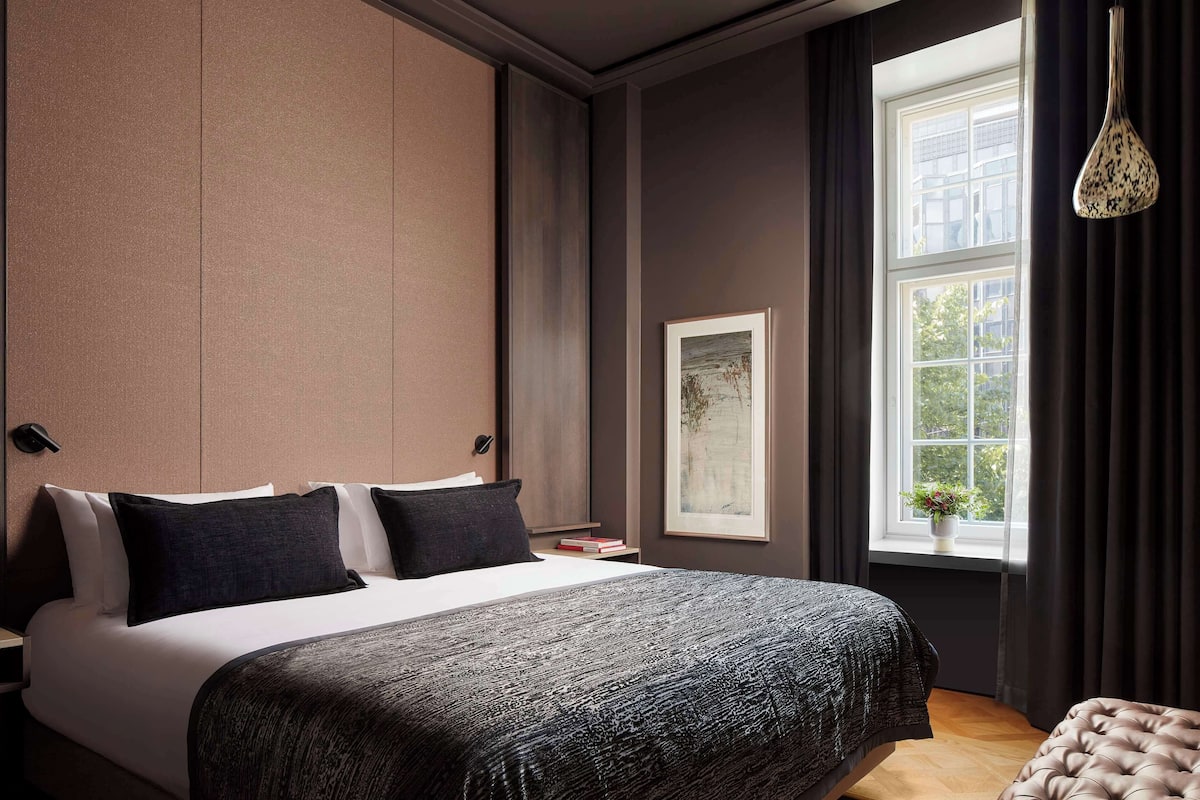 Suite (Grand Hansa) | 1 bedroom, premium bedding, minibar, in-room safe