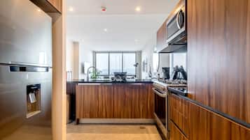 Apartment, 2 Bedrooms, Pool Access (2407) | Private kitchen | Fridge, microwave, oven, stovetop