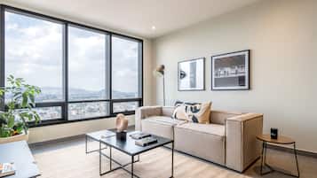 Departamento, 2 habitaciones, acceso a la alberca (2407) | Área de sala de estar | Smart TV