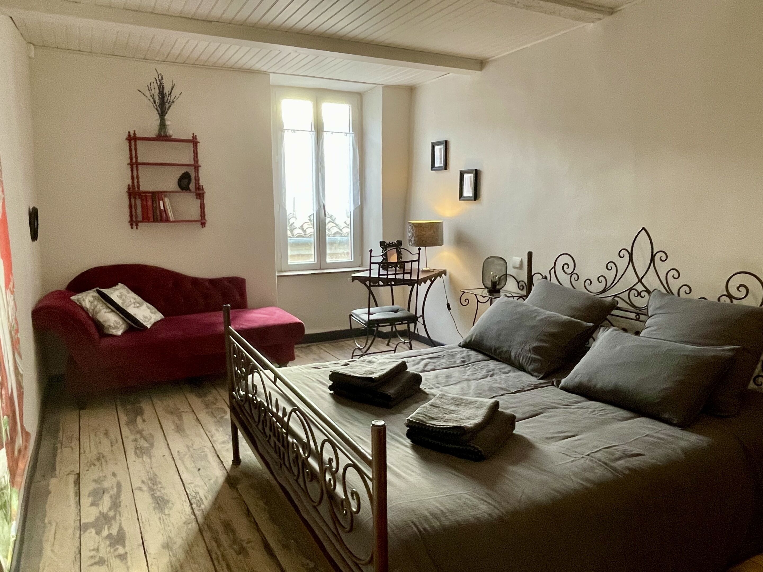 3 chambres, fer et planche à repasser, lit parapluie, Wi-Fi gratuit