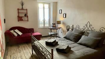 3 chambres, fer et planche à repasser, lit parapluie, Wi-Fi gratuit