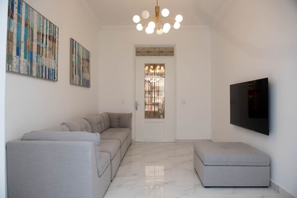 Flat-screen TV - Casa Bianca (Panama City)