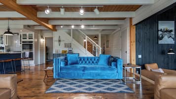 電視、壁爐、音響