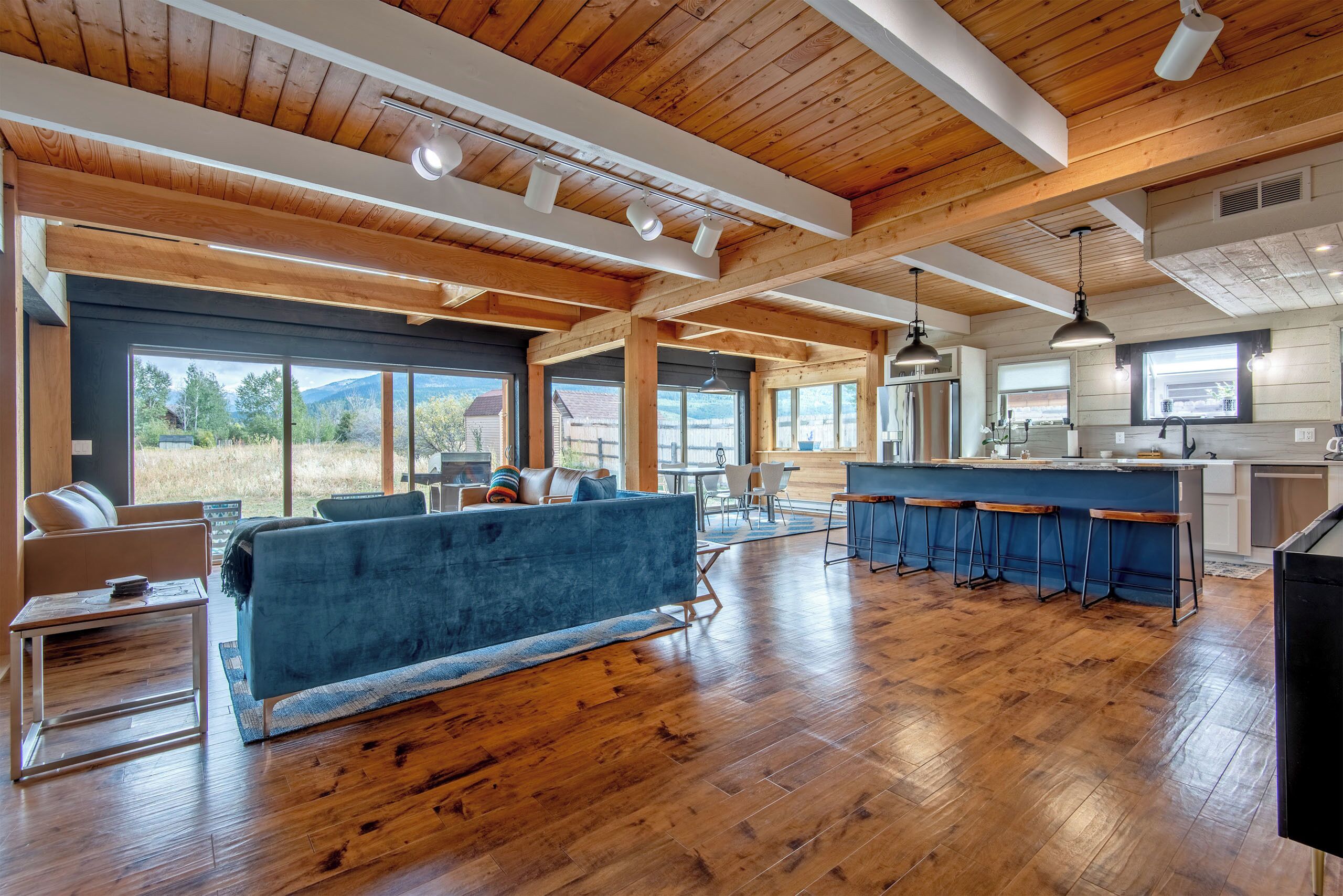 TV, fireplace, stereo