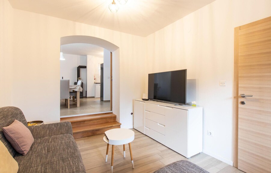 Schönes Haus Mit 2 Schlafzimmern In Pridraga - Obrovac
