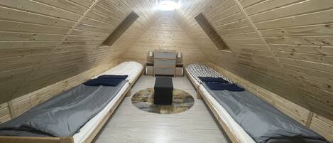 7 bedrooms, WiFi, bed sheets