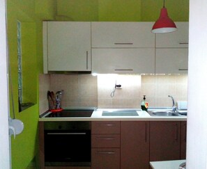 Micro-ondes, four, plaque de cuisson