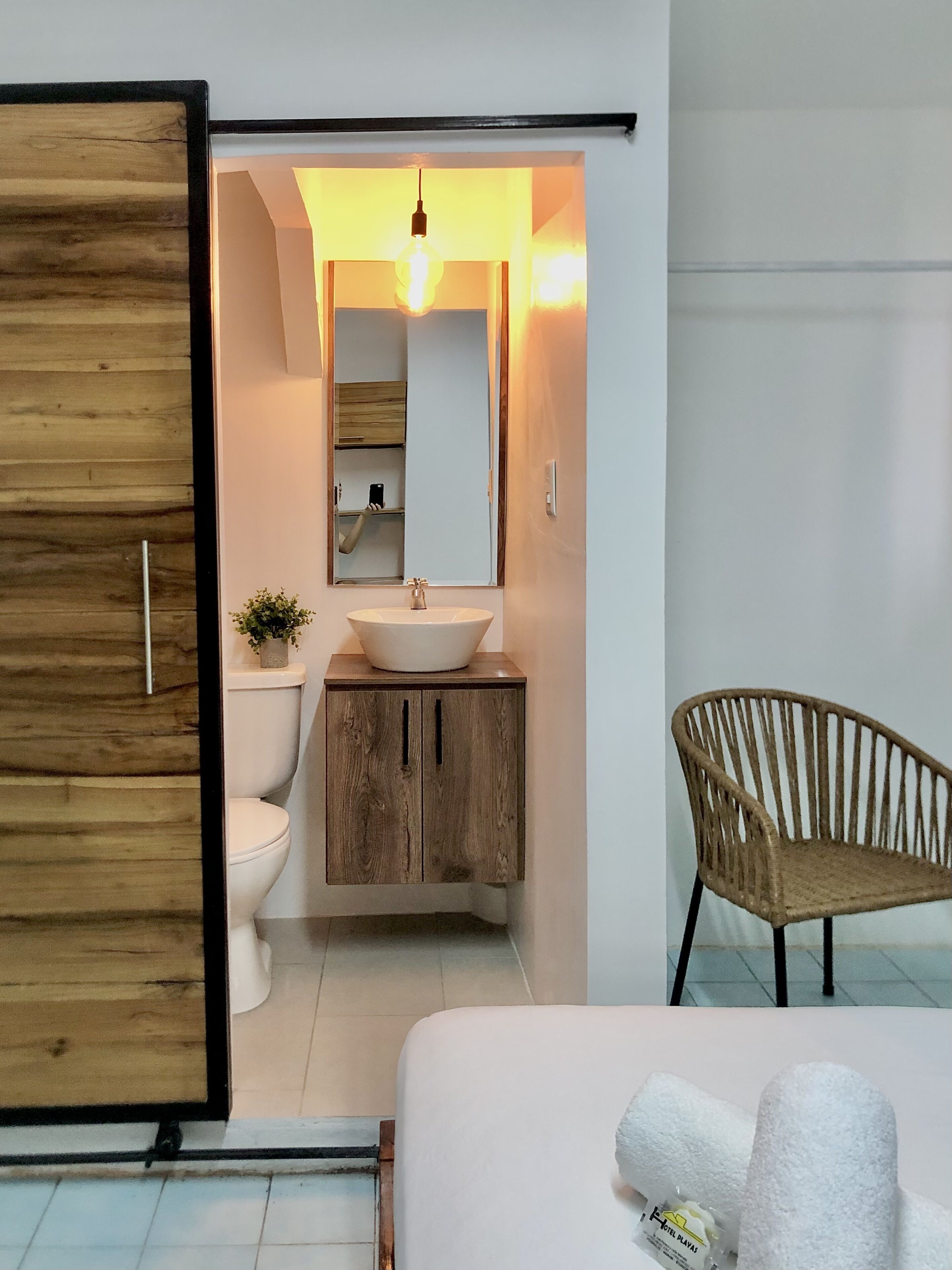 Standard Double Room Single Use | Dihias secara berasingan, meja, ruang kerja komputer riba 