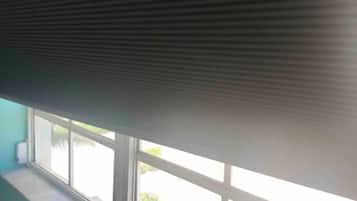 Cubrecamas, decoración personalizada, muebles diferentes y wifi gratis