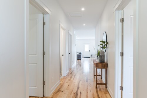 Charming 3BR Bungalow + Hot Tub in Port Hope