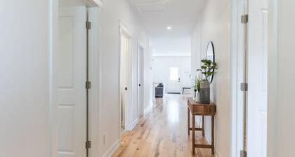 Charming 3BR Bungalow + Hot Tub in Port Hope