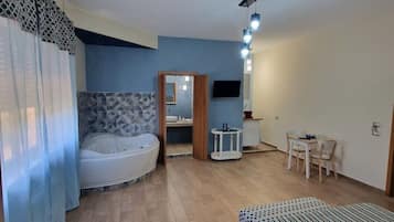1 chambre, fer et planche à repasser, lit parapluie, Wi-Fi gratuit