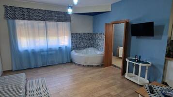 1 chambre, fer et planche à repasser, lit parapluie, Wi-Fi gratuit