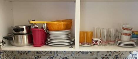 Fridge, stovetop, coffee/tea maker, electric kettle