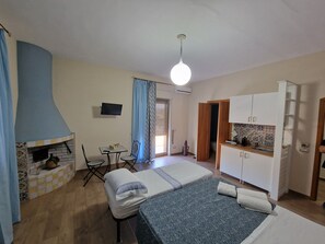 1 slaapkamer, een strijkplank/strijkijzer, reisbedje, gratis wifi