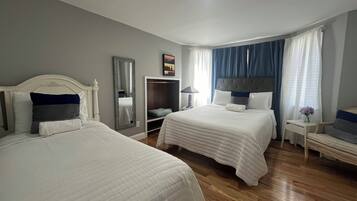 2 slaapkamers, een bureau, een strijkplank/strijkijzer, gratis wifi