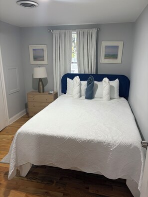 Room - Colonial Oasis of Peace 5 Guest (Utica)