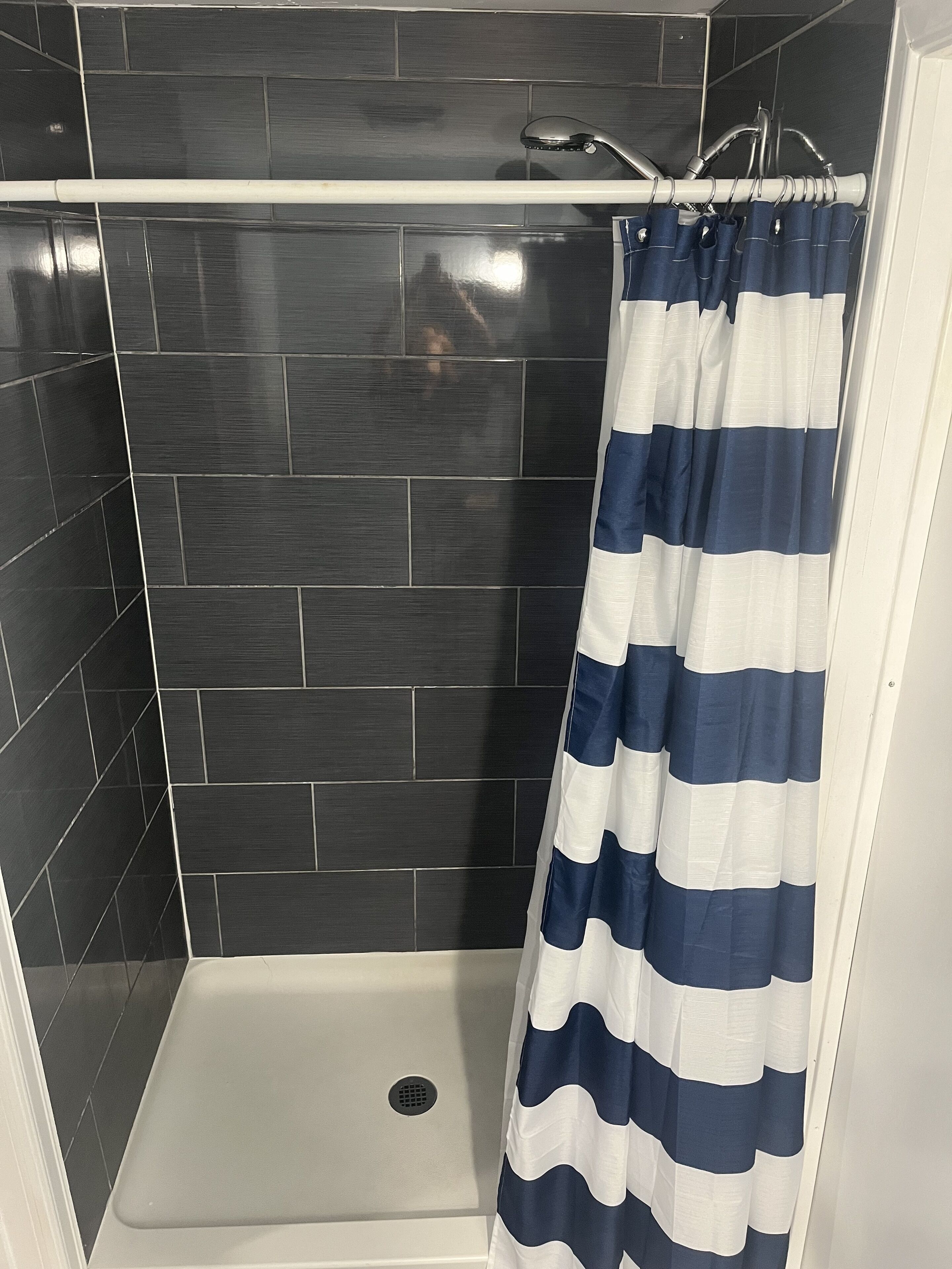 Bruser, hårtørrer, håndklæder, Sæbe